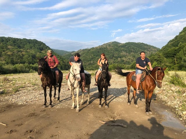 konnie-progulki21 Конные прогулки в Архипо-Осиповке районе в горах